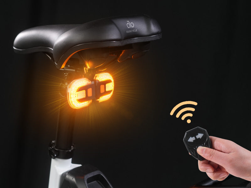 Fanale posteriore staccabile per bicicletta con indicatori di direzione e telecomando wireless